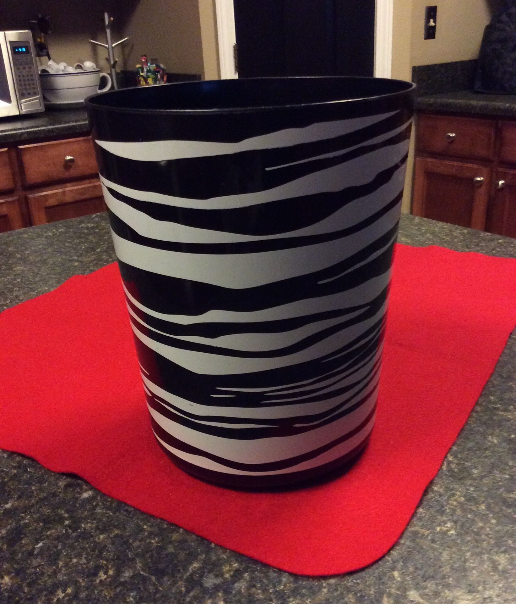 ZEBRA Animal Print Waste Basket Trash can Black & White Plastic Pot plant Safari Theme
