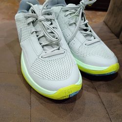 Sneakers Brand New Size 8