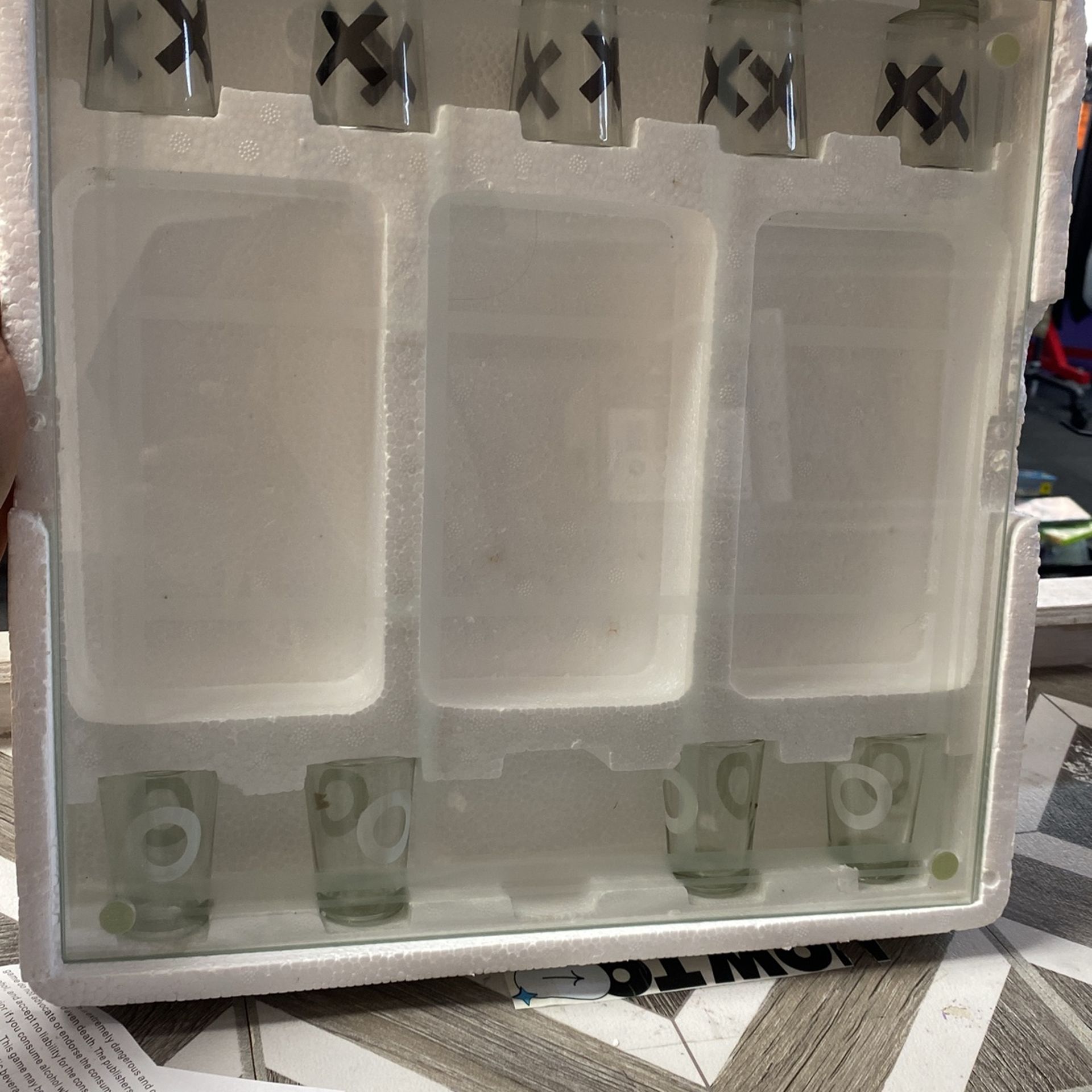Drinking Game Sip Tac Toe (Tic Tac Toe) with Shot Glasses Complete in Box USED