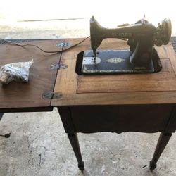 Antique Singer sewing machines made in 1875 With Cabinet 