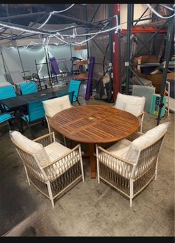 Moving sale!! New assembled Outdoor Acacia Wood extendable Dining Table and4 Chairs Set