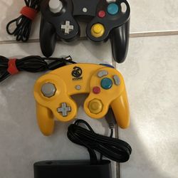Nintendo Switch Gamecube Controllers and Adapter 