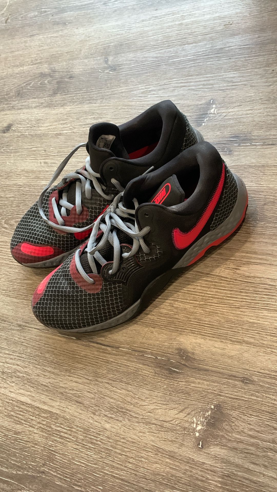 Mens Size 16 Nike tennis shoes