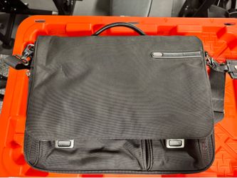 Tumi Ballistic Overlap Portfolio Cushion Laptop Bag W/straps.  Clasp/Zip  Black