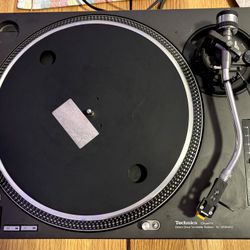 Technics SL-1200 MK2 Direct Drive Turntable - Record Player