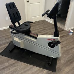Life Fitness Commercial R5500 Recumbent Bike