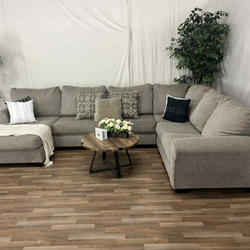 DELIVERY AVAILABLE Sectional/Couch