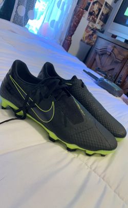 Nike Phantom venom cleats 10.5
