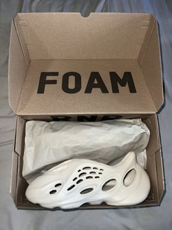 Yeezy foam runner “sand”