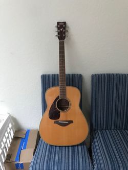 Lefty Yamaha Acoustic Guitar