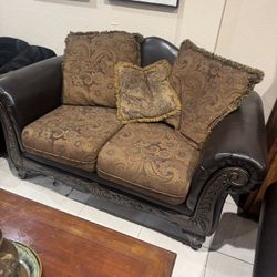 🛋️ Elegant Sofa & Loveseat Set – $150