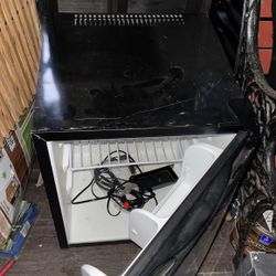 Electric and Car Connection Mini Fridge 💥