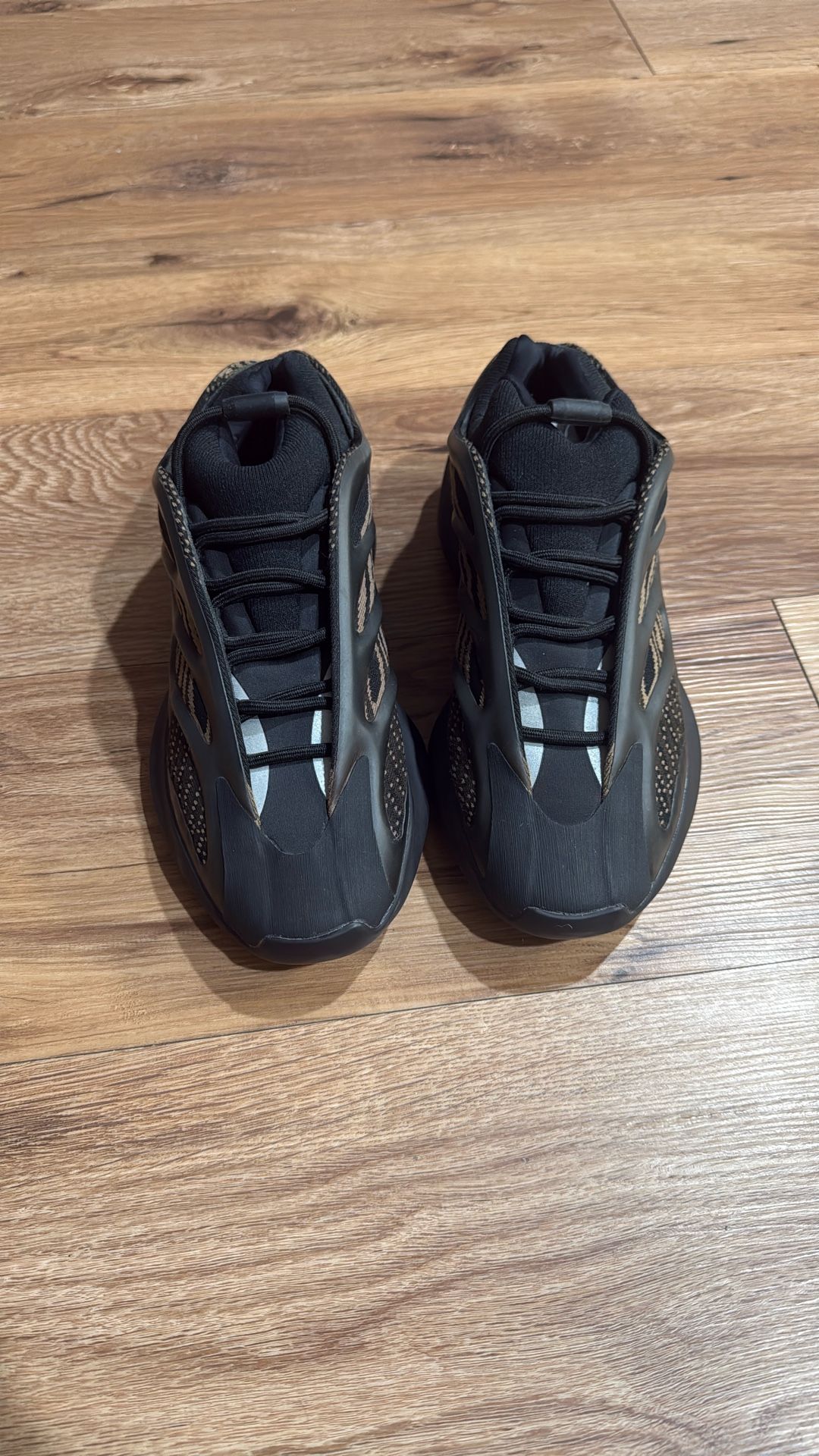 Adidas Yeezy 700 V3