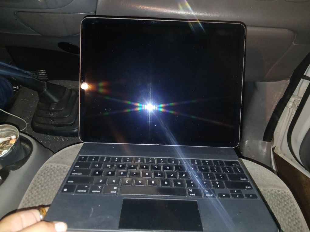 Apple iPad  W/ Detachable Keyboard