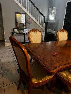 Dinning Table