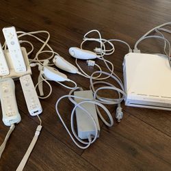 Nintendo Wii Console Bundle