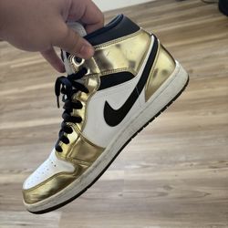 Jordan 1 Mid Metallic Gold 