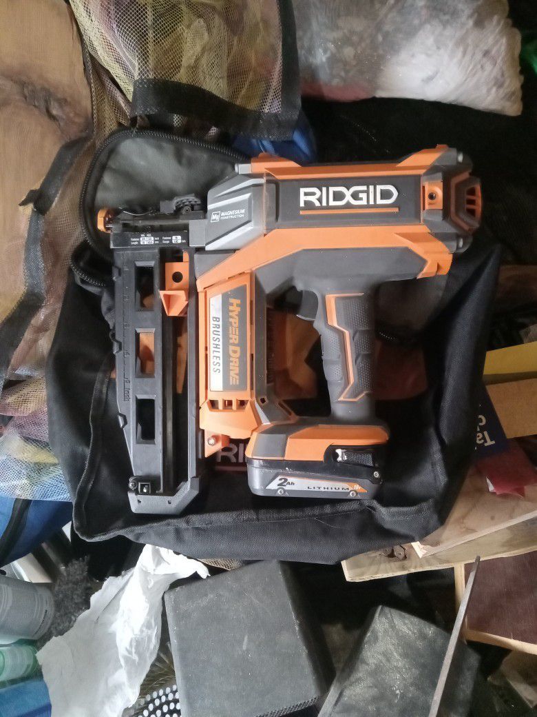 18V 16 Gauge Ridged Hyper Drive Brushless Finish Nail Gun With Battery And Charger