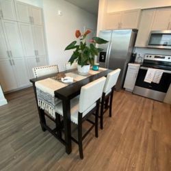 Table & 4 Chairs