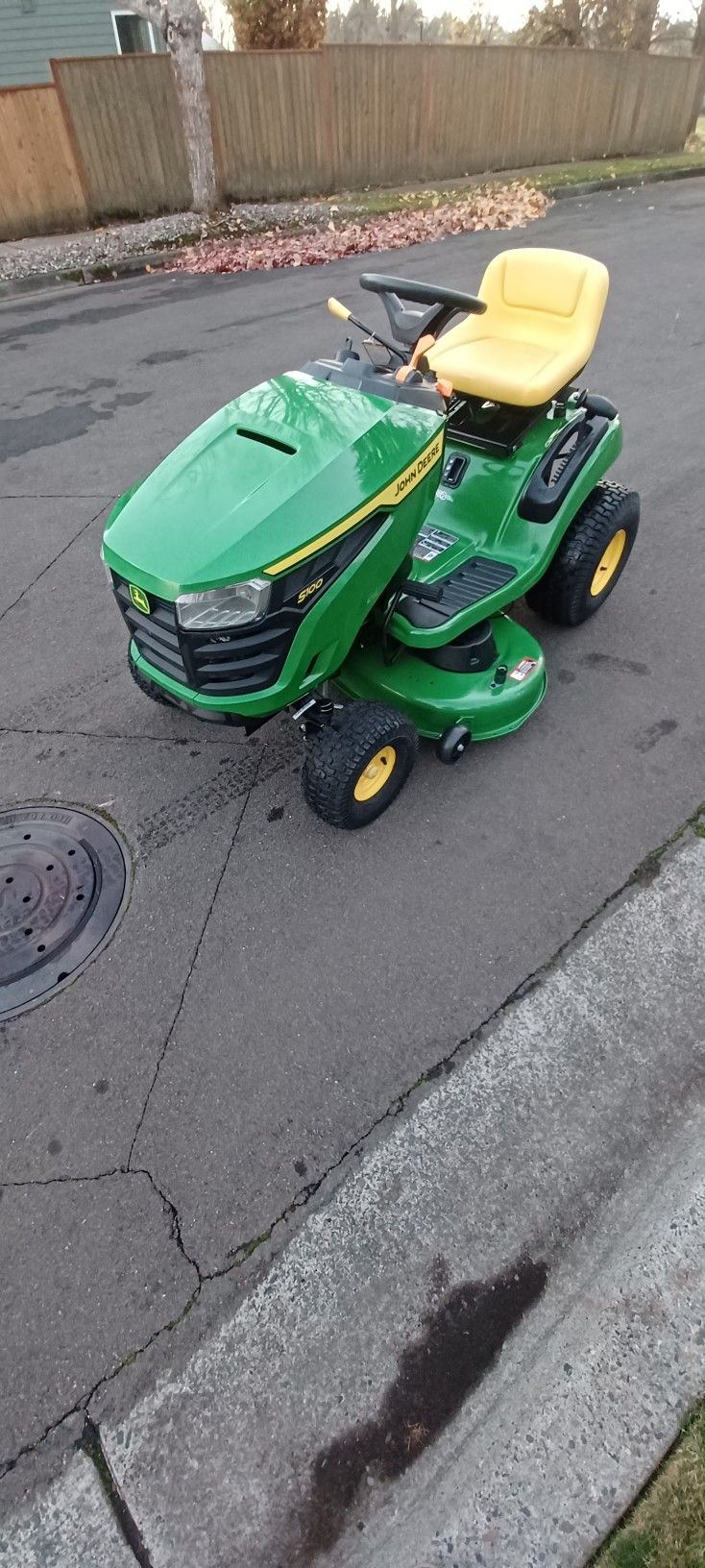 Brand New John Deere S100 Riding Lawn Mower Tractor Hydrostatic