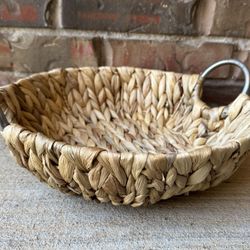 Natural Water Hyacinth Round Bow With Metal Handle