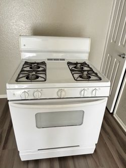 White gas range GE