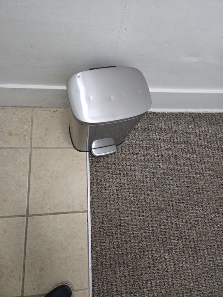 Bathroom Push Trash Can With Lid