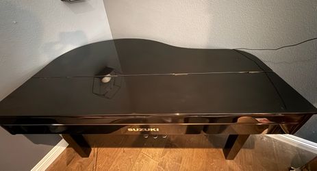 Suzuki MDG-250 Digital Baby Grand Piano - Good Condition