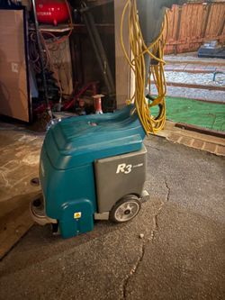 Tenant R3 carpet cleaner