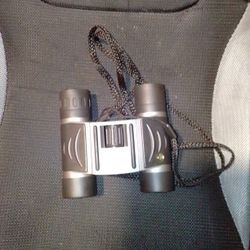 Genuine Meade 8x22 392ft / 1000 YDS  Travel Size Binoculars