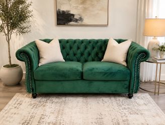 Emerald Green Chesterfield Loveseat – Luxury Velvet