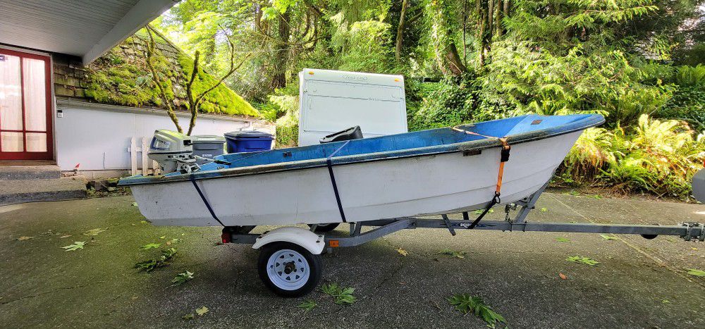 Photo Free 12 Ft Livingston Fiberglass Boat. Boat Only Se Newport Way And 42nd Pl. 98006