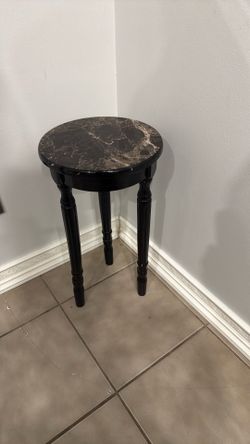 2 coffee table plus one  small comes  free