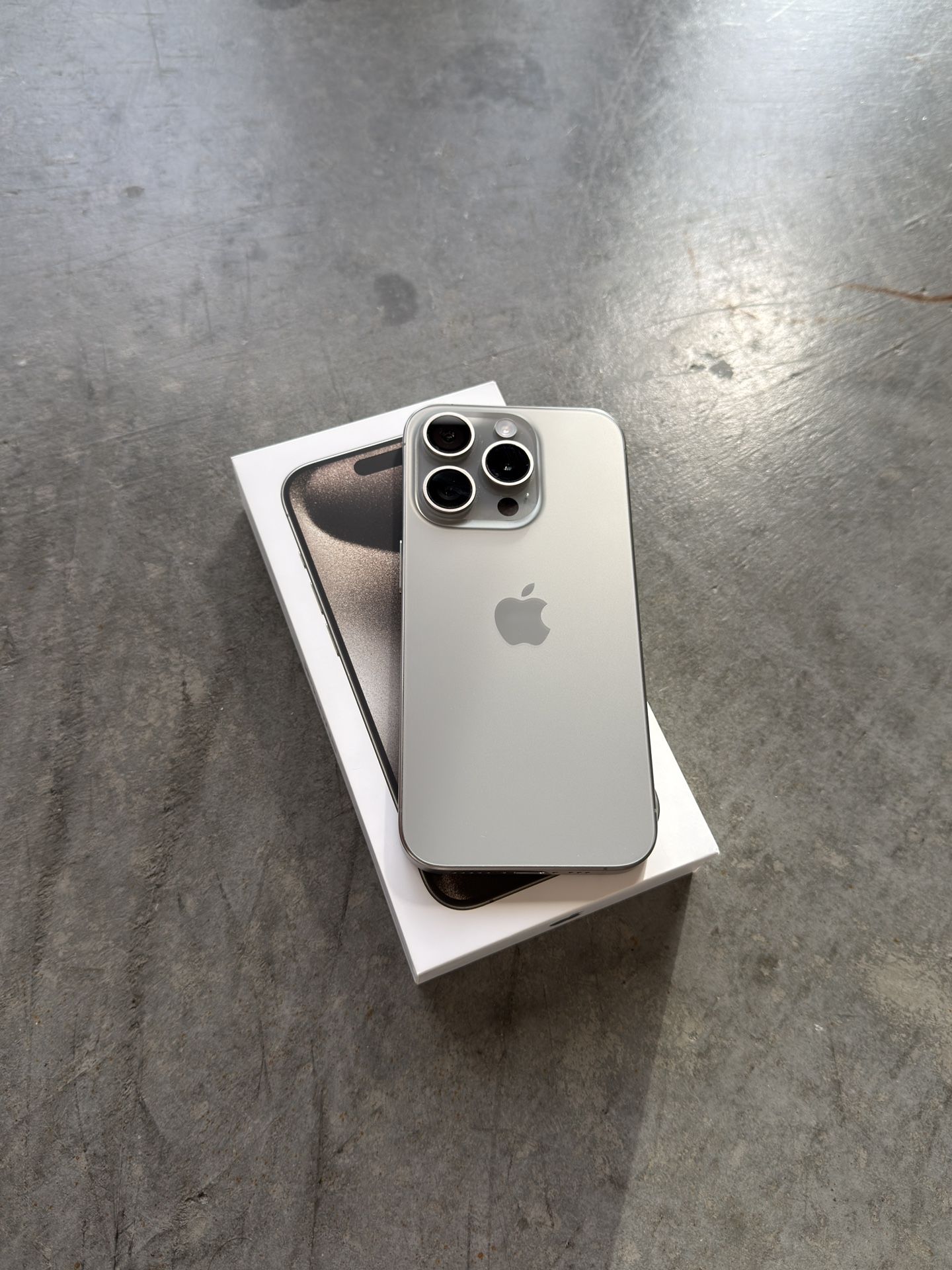 iPhone 15 Pro, 128GB - Unlocked - Natural Titanium