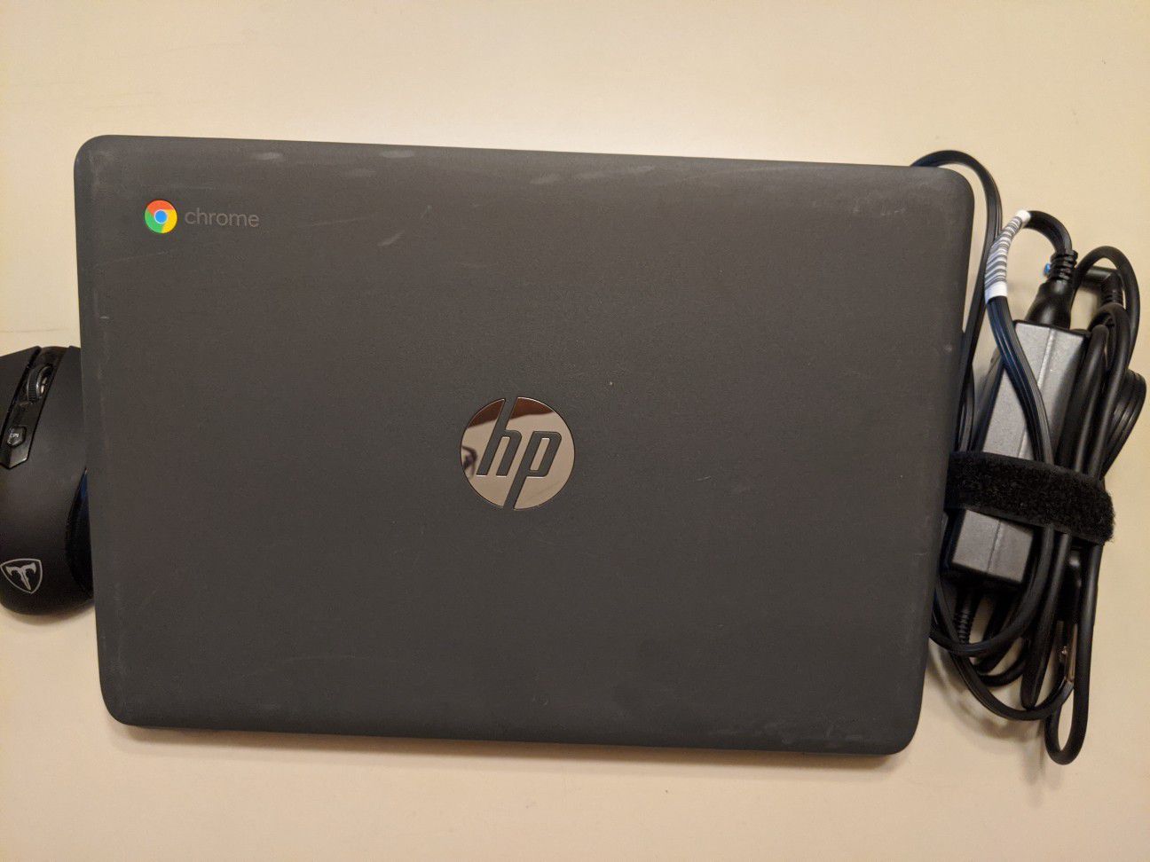 HP Chromebook with wireless Mouse