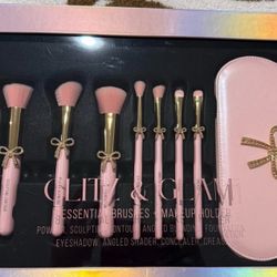 Glitz and glam  bow makeup brushes