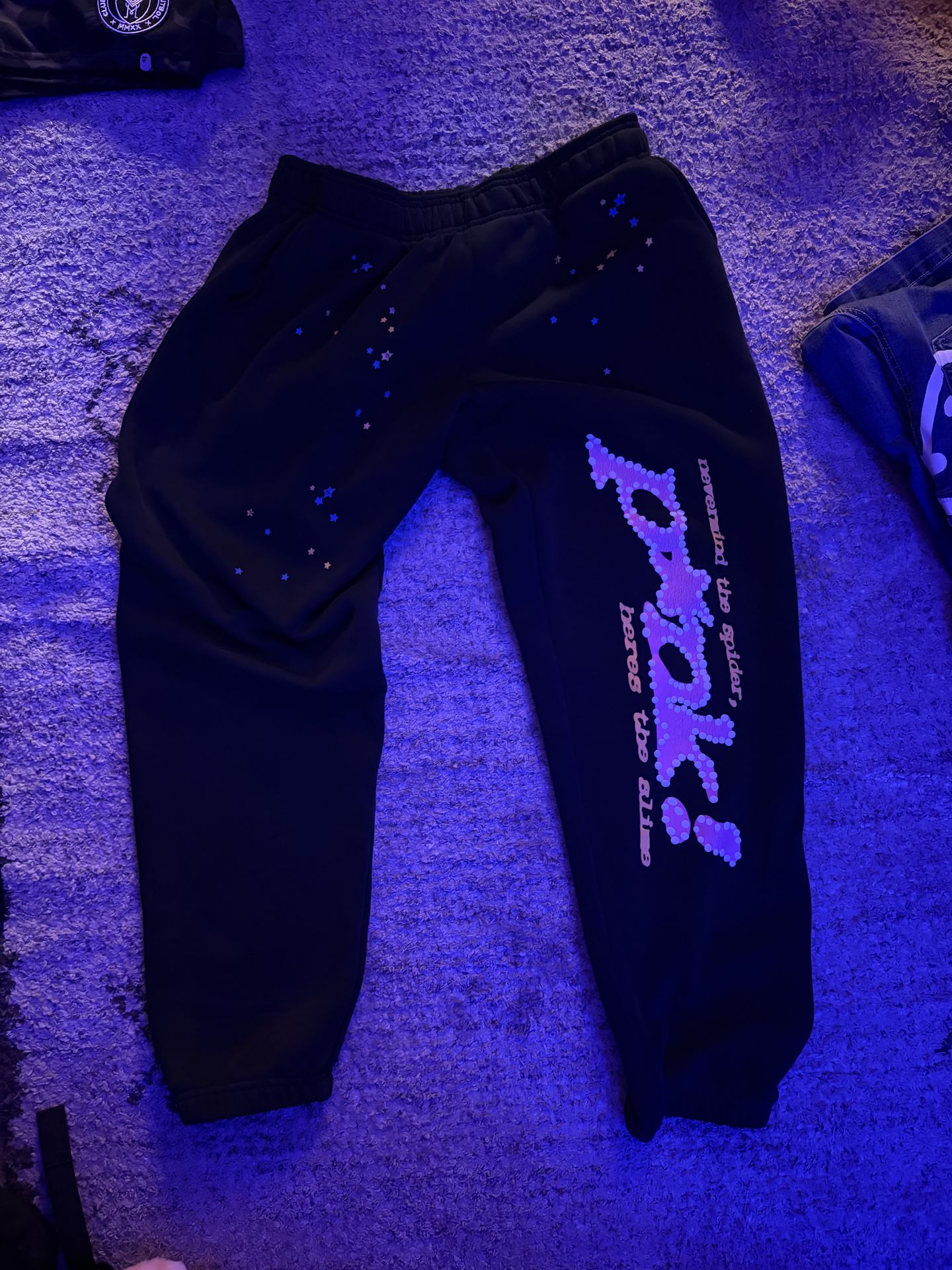 pink spider sweats (black)