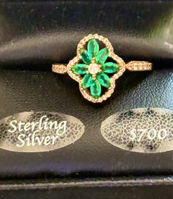 Elegant, real emerald and diamond ring Elegant, real emerald and diamond ring