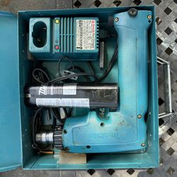 Makita 6012HD Cordless Driver Drill DC9000 Charger Battery Case Works