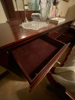 Bedroom  set -queen size
