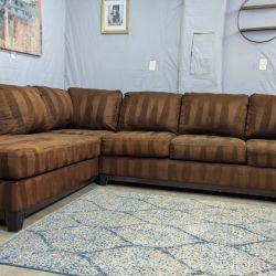🛋️💥 Ashley Sectional 💥 Free Delivery And Financing Available!