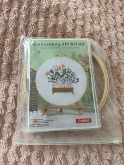 Embroidery DIY Art Kit – Cat & Floral Design