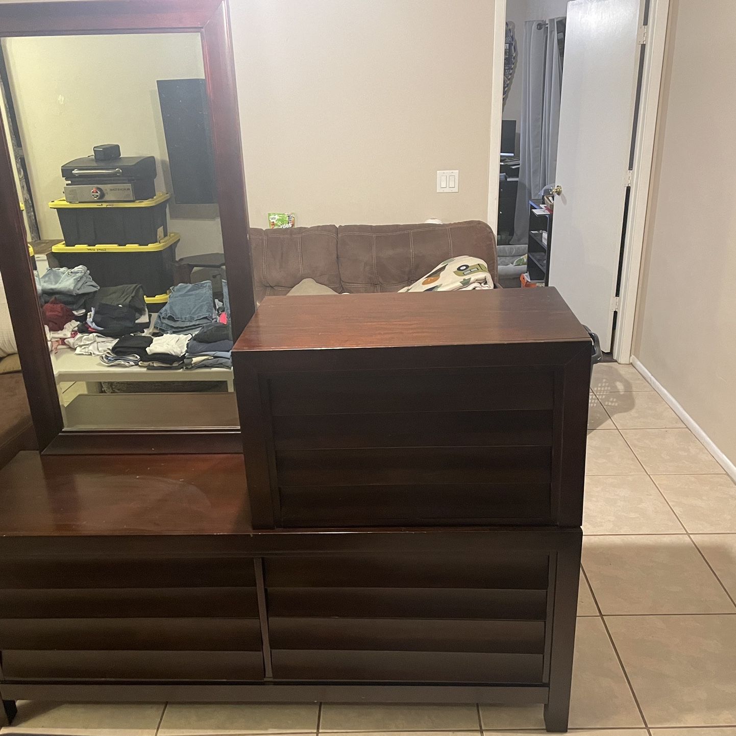 Dresser With Mirror