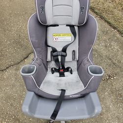 Graco Extend2Fit Convertible Car Seat