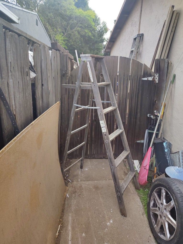 6 Ft Wooden Ladder 