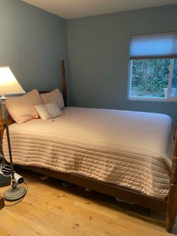 Queen Four poster Bed