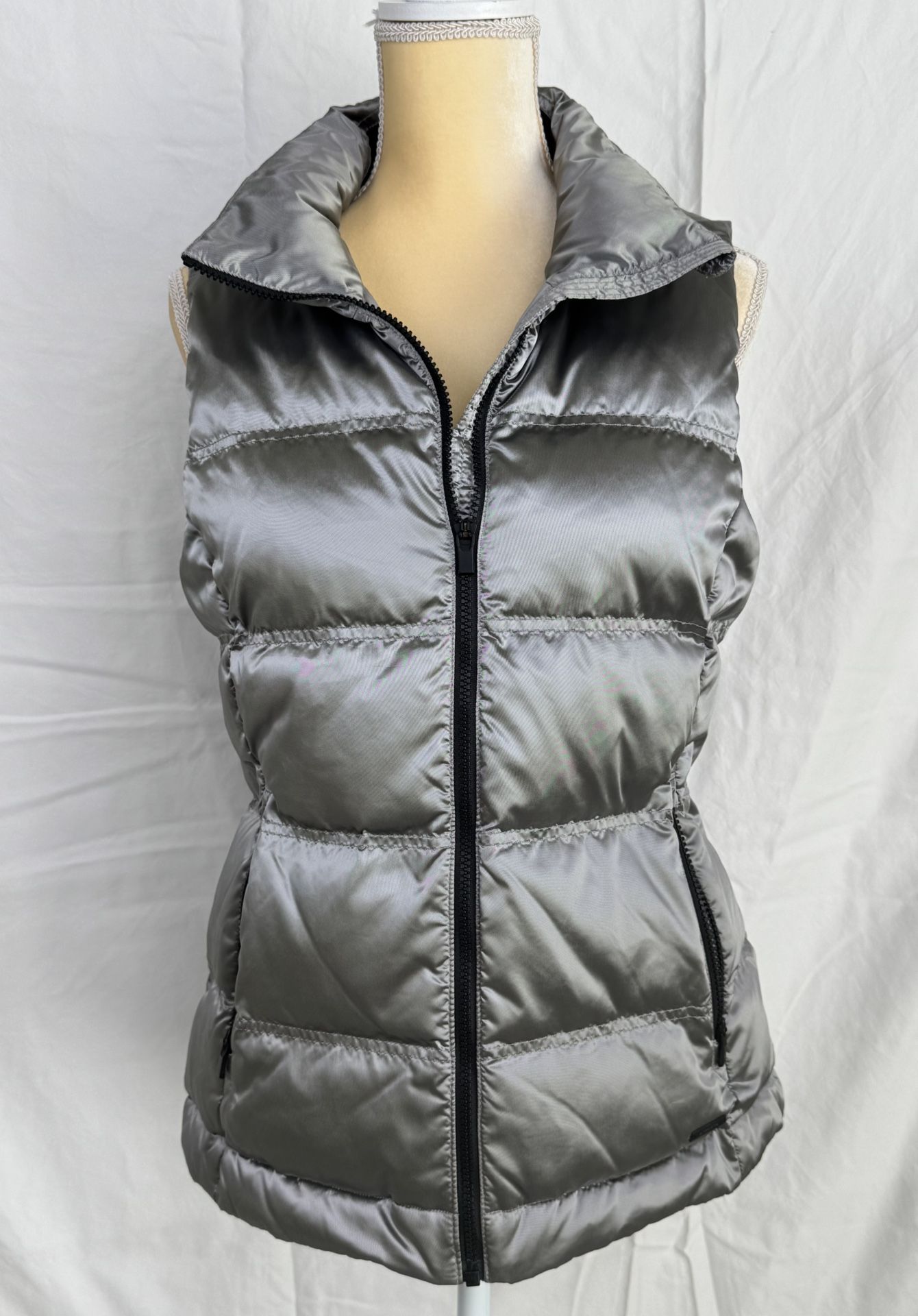 Athleta Silver Metallic Full Zip Outdoor Goose Down Puffer Vest Size Medium