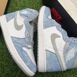New Jordan 1 Hyper Royal Size 8.5/9M