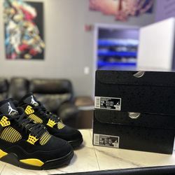 Jordan 4 Yellow Thunder 