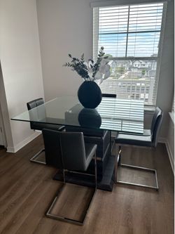 Glass Dining Tabl